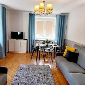 Corner Przy Dworcu Pkp- 4 Minuty Na Pieszo Od Dworca Głównego Pkp I Dworca Autobusowego , Wrocław Polska