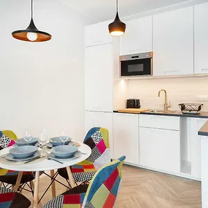 Rondo Wiatraczna By Renters , Warszawa Polska